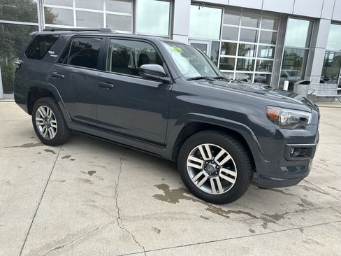 Used 2024 Toyota 4Runner TRD Sport AWD/4WD image 2