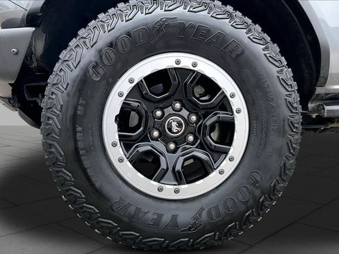 Used 2023 Ford Bronco Badlands w/ Sasquatch Package AWD/4WD image 11