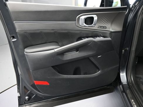 Used 2023 Kia Sorento SX image 17