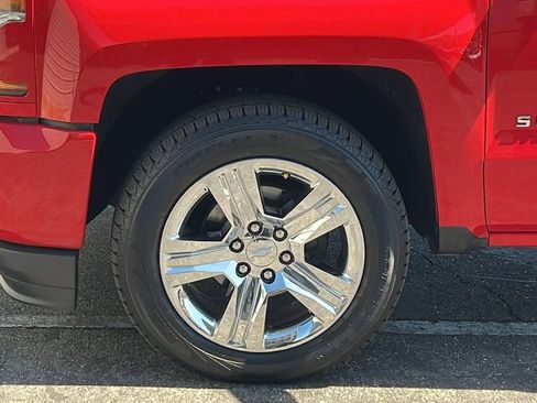 Used 2018 Chevrolet Silverado 1500 Custom w/ Custom Value Package image 10