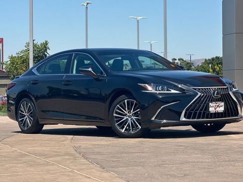 Used 2025 Lexus ES 300h w/ Premium Package FWD image 2