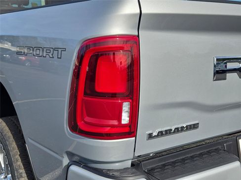 New 2026 RAM 2500 Laramie AWD/4WD image 9