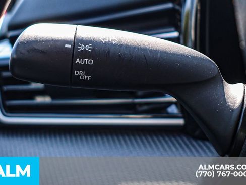 Used 2025 Toyota Camry SE image 31