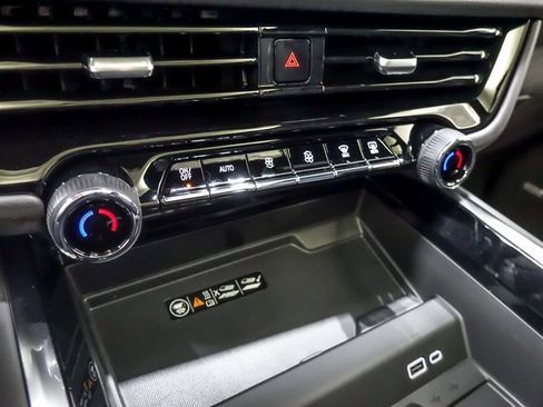 New 2026 Chevrolet Suburban Premier image 22