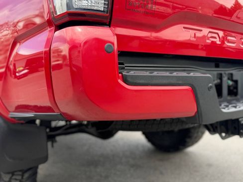 Used 2018 Toyota Tacoma TRD Off-Road w/ Technology Package AWD/4WD image 96