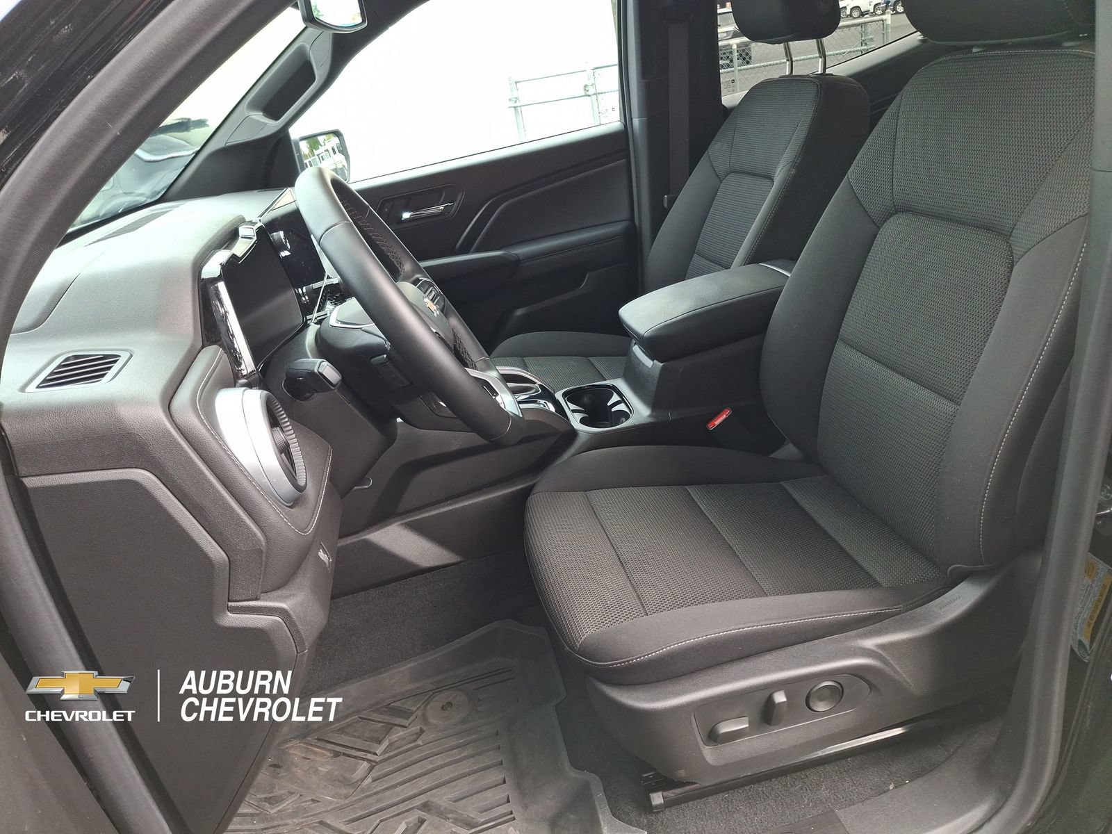 Used 2025 Chevrolet Colorado LT w/ Advanced Trailering Package AWD/4WD image 17