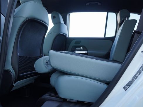 New 2026 Mercedes-Benz GLB 250 image 31