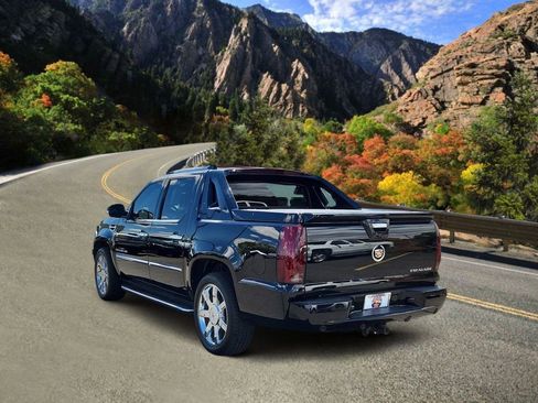 Used 2013 Cadillac Escalade EXT Luxury AWD/4WD image 4
