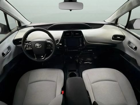 Used 2022 Toyota Prius LE FWD image 9