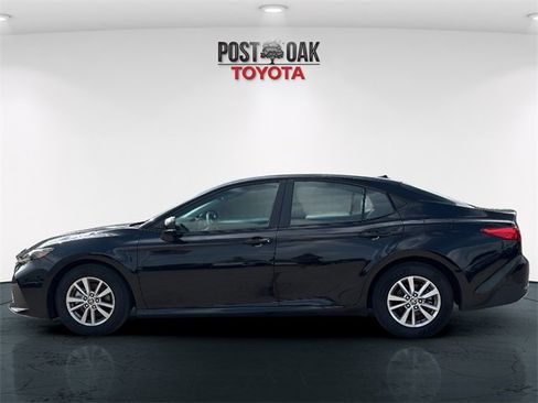 Used 2025 Toyota Camry LE image 4