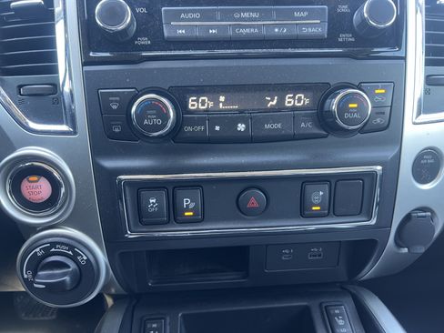 Used 2021 Nissan Titan SV w/ SV Convenience Package image 17