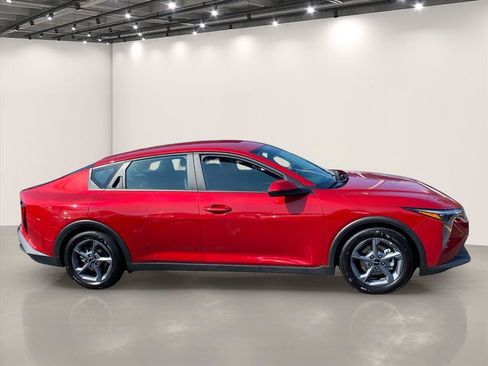 Certified 2025 Kia K4 FWD image 9