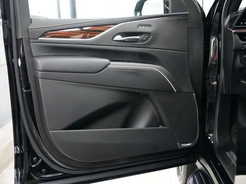 Used 2023 Cadillac Escalade Premium Luxury AWD/4WD image 11