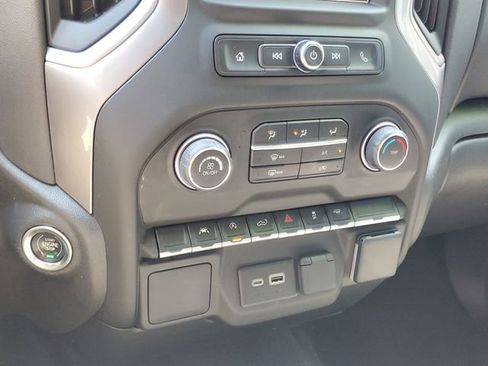 Certified 2022 Chevrolet Silverado 1500 Custom image 23