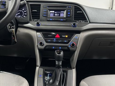 Used 2017 Hyundai Elantra SE image 24