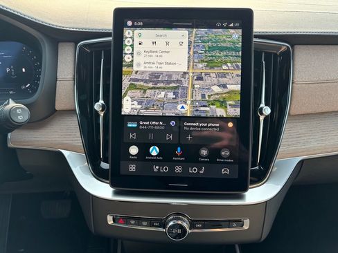 Certified 2026 Volvo XC90 B6 Plus w/ Protection Package Premier AWD/4WD image 9