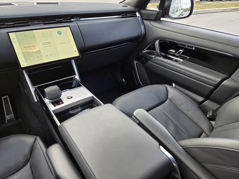 Certified 2024 Land Rover Range Rover SE image 14