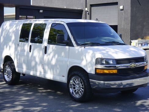 Used 2021 Chevrolet Express 2500 w/ Driver Convenience Package image 7