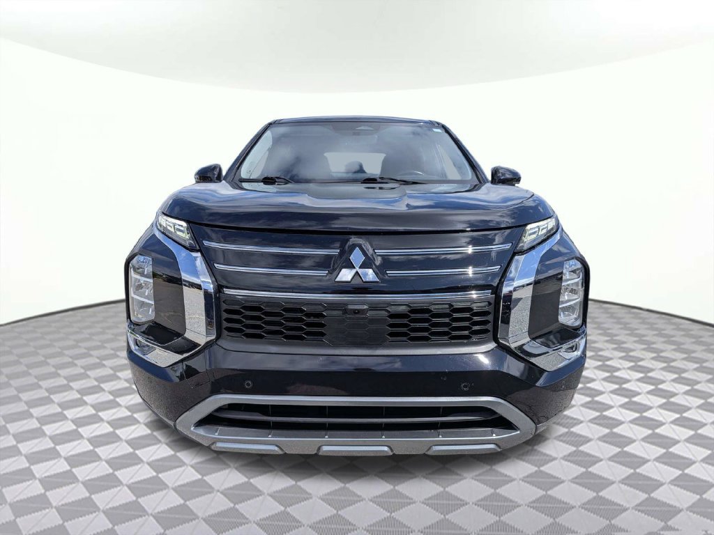 Used 2025 Mitsubishi Outlander SE FWD image 6