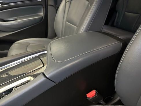 Used 2024 Buick Enclave Premium AWD/4WD image 31