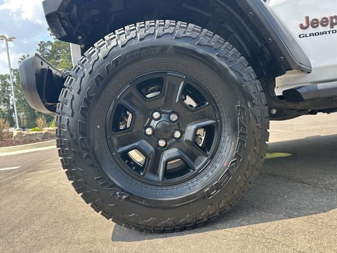Used 2021 Jeep Gladiator Mojave AWD/4WD image 12