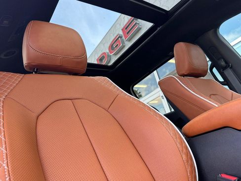 New 2026 Chrysler Pacifica Pinnacle image 15