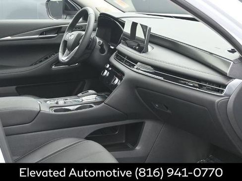 Certified 2026 INFINITI QX60 Luxe w/ Family Package AWD/4WD image 6