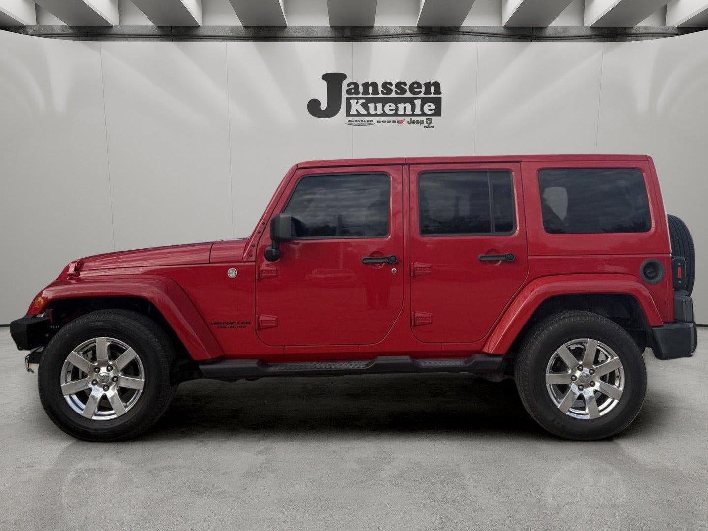 Used 2013 Jeep Wrangler Unlimited Sahara w/ Connectivity Group AWD/4WD image 2