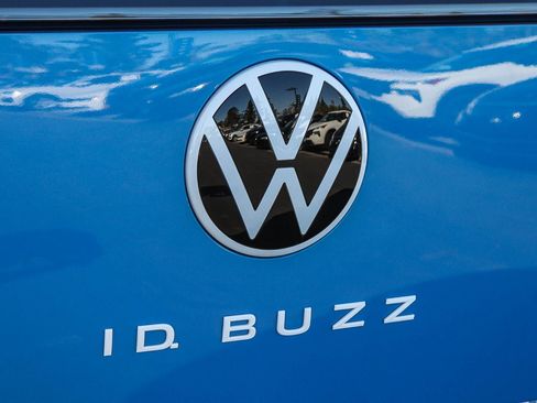 Used 2025 Volkswagen ID. Buzz 1st Edition image 10