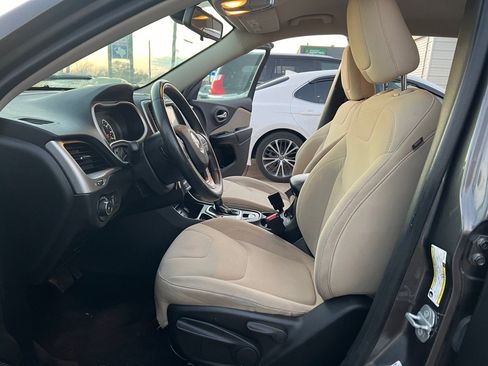 Used 2015 Jeep Cherokee Latitude FWD image 14