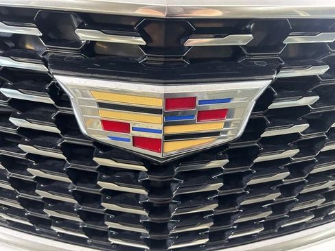 Certified 2024 Cadillac XT5 Luxury w/ LPO, Floor Liner Package FWD image 9
