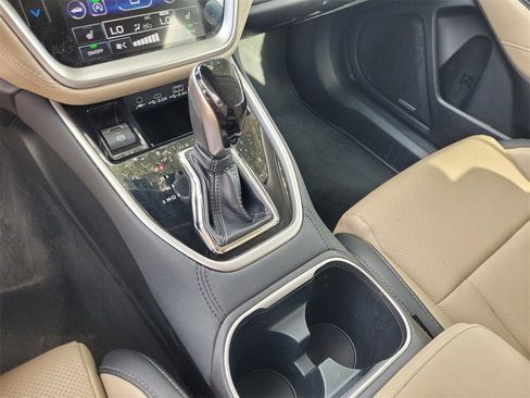 Used 2024 Subaru Outback Limited image 28