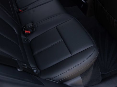 Certified 2026 Porsche Macan AWD/4WD image 30