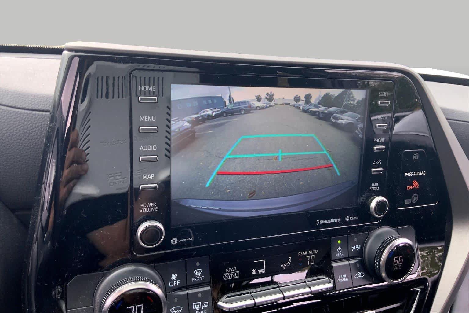 Used 2022 Toyota Highlander LE AWD/4WD image 27