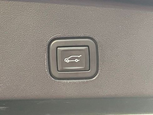 Used 2024 Cadillac Lyriq Sport image 12