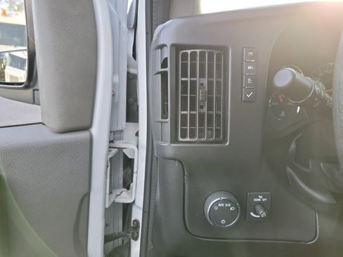 Used 2020 GMC Savana 2500 Extended w/ Driver Convenience Package image 18