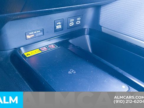 Used 2025 Toyota Camry SE image 27