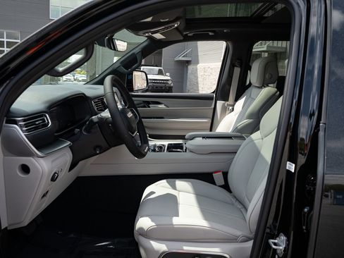 New 2026 Jeep Grand Wagoneer Limited w/ Premium Group II AWD/4WD image 24