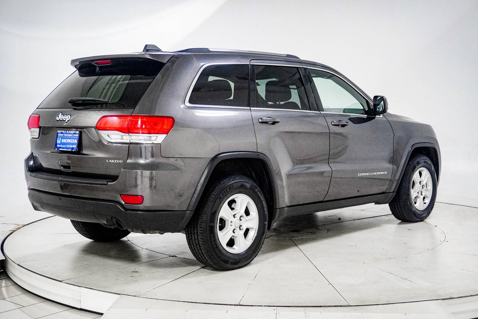 Used 2014 Jeep Grand Cherokee Laredo w/ Quick Order Package 23E AWD/4WD image 9