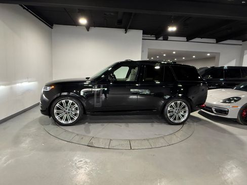 Used 2025 Land Rover Range Rover SE image 10