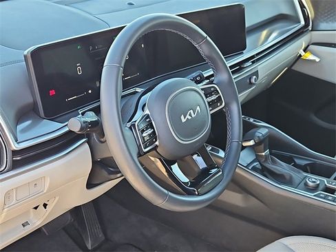 Certified 2025 Kia Sorento S image 14