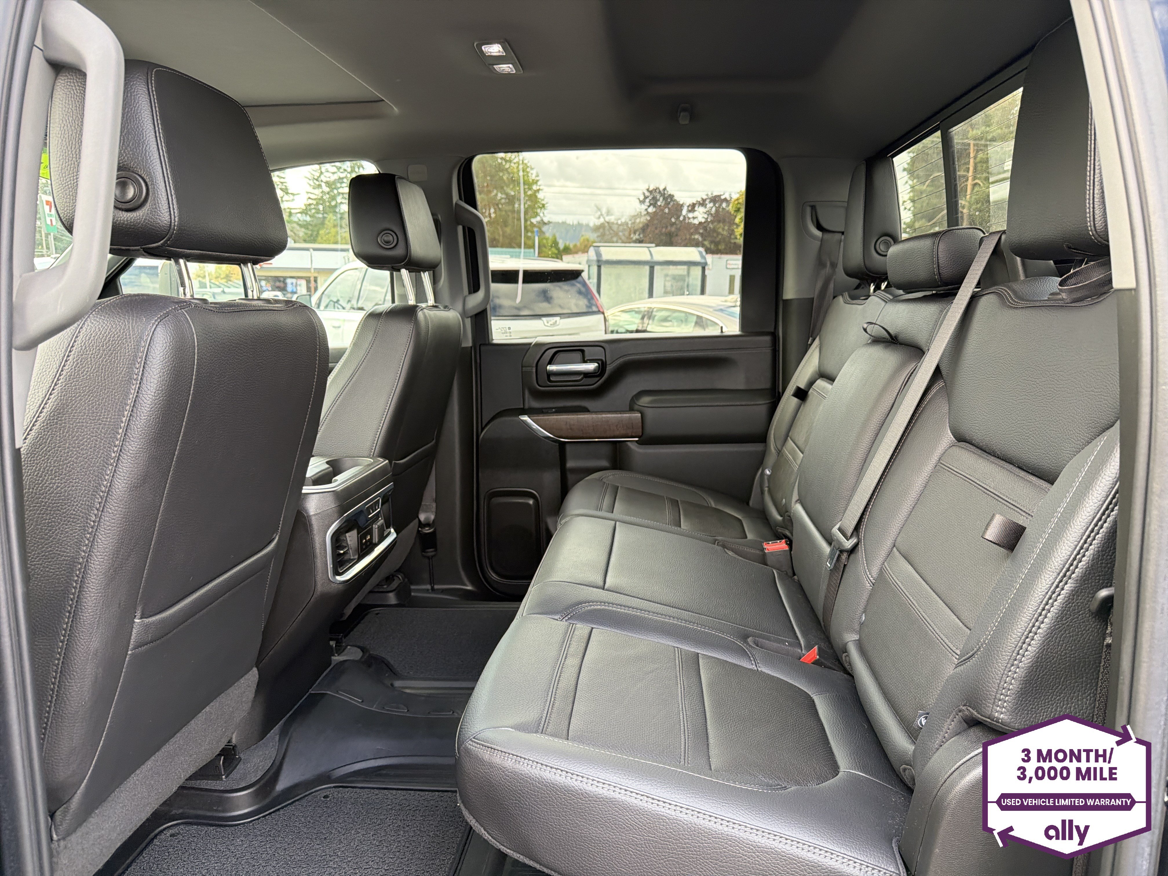 Used 2023 GMC Sierra 2500 Denali w/ Denali Black Diamond Edition AWD/4WD image 11