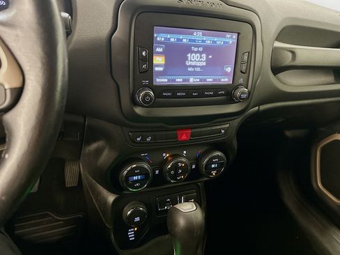 Used 2017 Jeep Renegade Latitude AWD/4WD image 26