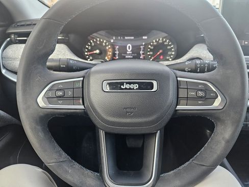 Used 2022 Jeep Compass Latitude image 10