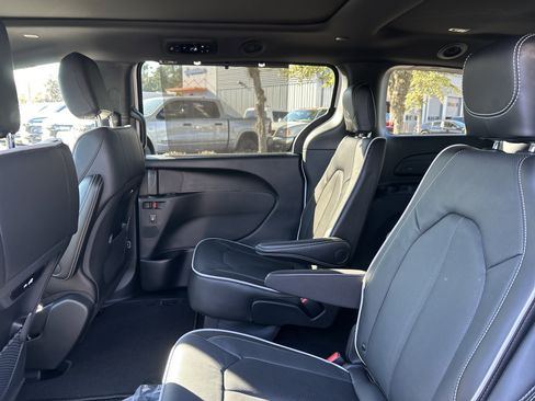 New 2026 Chrysler Pacifica Limited image 55
