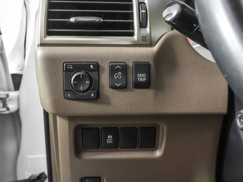 Used 2018 Lexus GX 460 w/ Navigation Package image 26