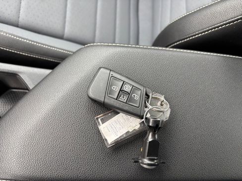 Used 2025 Volkswagen Jetta SE image 23