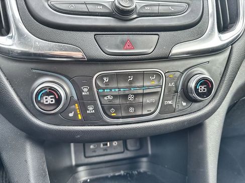 Used 2019 Chevrolet Equinox LT image 18