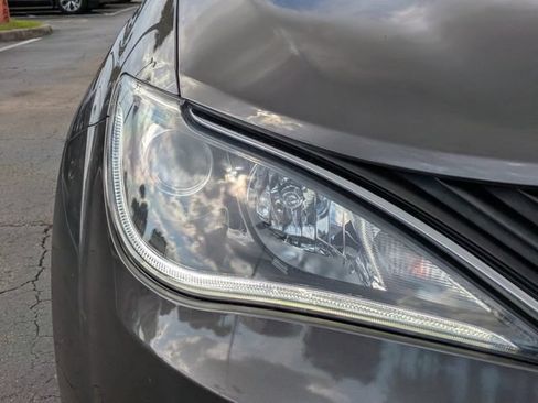 Used 2018 Chrysler Pacifica Limited w/ Advanced Safetytec Group FWD image 6