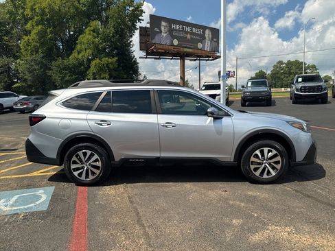 Used 2022 Subaru Outback Premium image 5